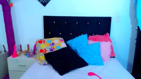 Snapshot of jenng18 chatting on 11/05/25, 07:41 jenn online show from 11/05/25, 07:41