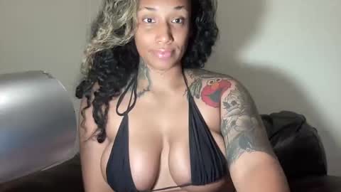 Snapshot of jenni_cash chatting on 05/04/26, 12:39 Mistress Jenni online show from 05/04/26, 12:39