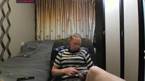 JenniDeep online show from 04/19/26, 06:32