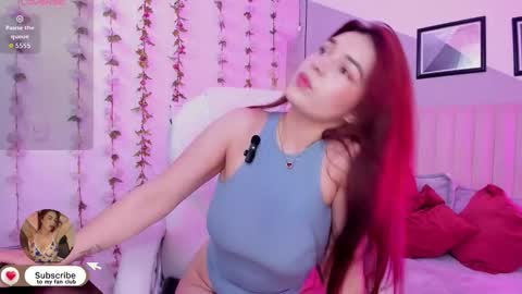 Snapshot of jenniekim_18 chatting on 10/22/25, 11:43 Jennie online show from 10/22/25, 11:43
