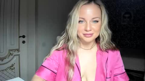 Jennifer online show from 04/20/26, 08:43