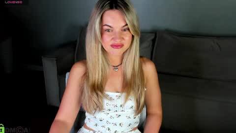 Snapshot of jennifer_perezz chatting on 06/22/26, 05:10 Jennifer Perezz online show from 06/22/26, 05:10
