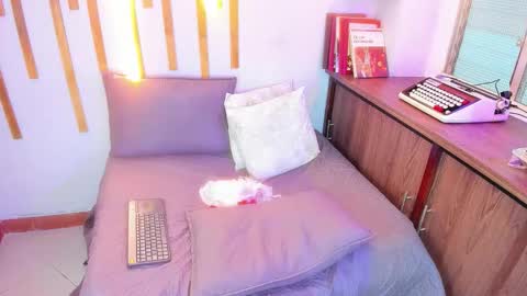 Snapshot of jennifer_vega1 chatting on 09/24/25, 12:47 Jennifer vega  online show from 09/24/25, 12:47