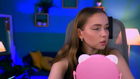 Jennifer online show from 09/10/25, 08:20