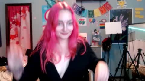 Jennifer Gwen online show from 11/18/25, 02:17