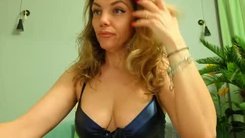 Snapshot of jenniferreys chatting on 05/20/26, 05:57 jenniferreys online show from 05/20/26, 05:57