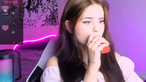 Jenni online show from 12/25/24, 08:07