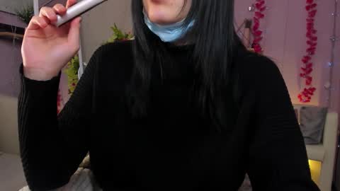 Snapshot of jennimurr chatting on 12/19/25, 01:40 Jenni online show from 12/19/25, 01:40