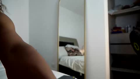Snapshot of jennmullatta_ chatting on 05/29/26, 04:49 Jenn online show from 05/29/26, 04:49
