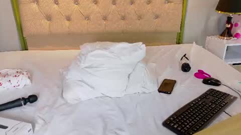 jenny__lawrence online show from 07/17/26, 12:06