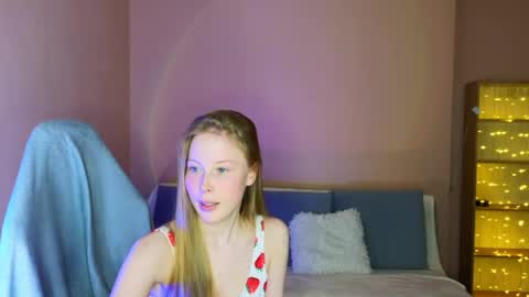 Snapshot of jenny_angelok chatting on 04/27/26, 02:15 Next broadcast on December 05 subject to change online show from 04/27/26, 02:15