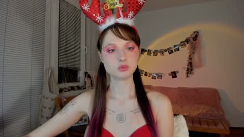 Snapshot of jenny_cox_love chatting on 12/23/24, 06:27 Jennifer Jenny Darling   online show from 12/23/24, 06:27
