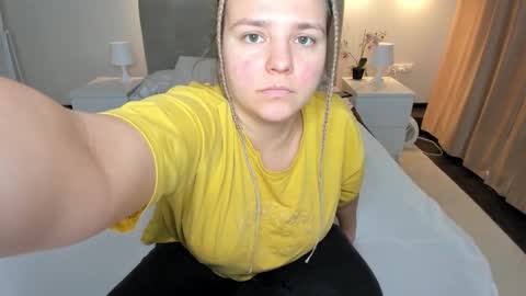 Jenny online show from 10/28/25, 01:42