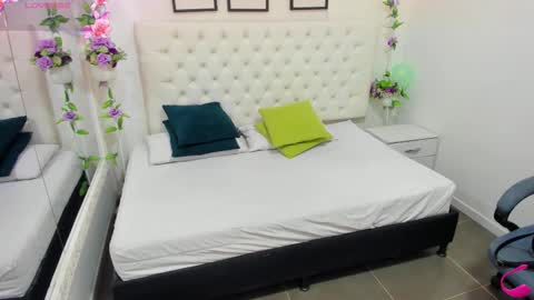 jenny_stark online show from 12/01/25, 11:04