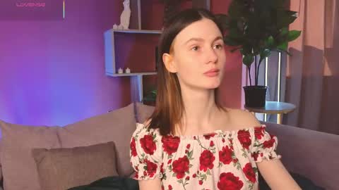 Snapshot of jennyfer_me chatting on 05/17/26, 12:45 jennyfer_me online show from 05/17/26, 12:45
