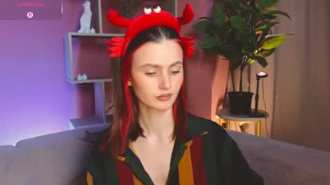 Snapshot of jennyfer_me chatting on 06/11/26, 12:25 jennyfer_me online show from 06/11/26, 12:25
