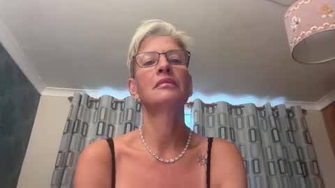 Snapshot of jennyhazel69 chatting on 09/20/25, 03:13 JennyHazel online show from 09/20/25, 03:13