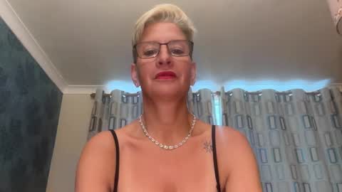 Snapshot of jennyhazel69 chatting on 09/24/25, 01:14 JennyHazel online show from 09/24/25, 01:14