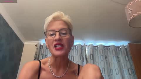 Snapshot of jennyhazel69 chatting on 10/16/25, 01:12 JennyHazel online show from 10/16/25, 01:12