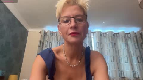 Snapshot of jennyhazel69 chatting on 10/19/25, 08:37 JennyHazel online show from 10/19/25, 08:37