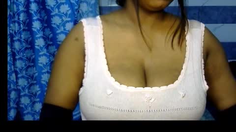Snapshot of jennysinghaniya chatting on 11/28/25, 11:46 jenny online show from 11/28/25, 11:46