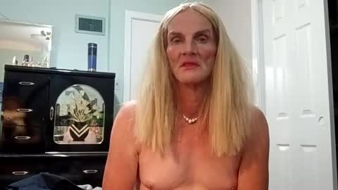 Snapshot of jennywomacks chatting on 07/05/26, 12:17 jennywomacks online show from 07/05/26, 12:17
