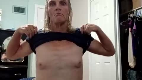 Snapshot of jennywomacks chatting on 07/14/26, 12:46 jennywomacks online show from 07/14/26, 12:46
