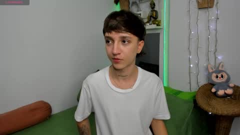 jero independent model online show from 12/18/25, 01:22