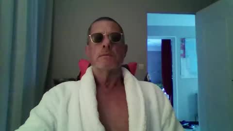 Snapshot of jerflor chatting on 10/19/25, 01:23 jerflor online show from 10/19/25, 01:23