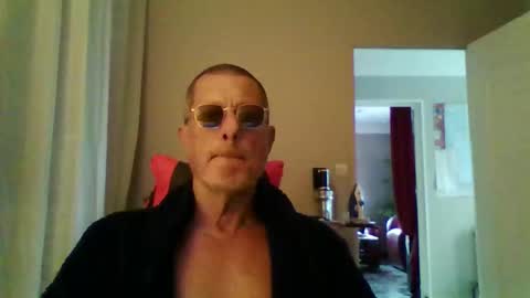 Snapshot of jerflor chatting on 10/22/25, 02:06 jerflor online show from 10/22/25, 02:06