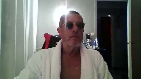 Snapshot of jerflor chatting on 10/29/25, 03:58 jerflor online show from 10/29/25, 03:58