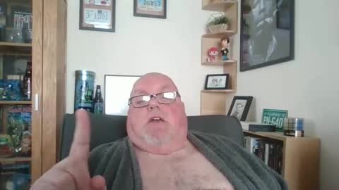Snapshot of jerseyhammer01 chatting on 05/18/26, 08:42 Harry online show from 05/18/26, 08:42