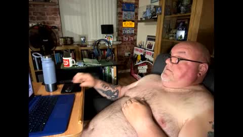 Snapshot of jerseyhammer01 chatting on 06/03/26, 10:15 Harry online show from 06/03/26, 10:15
