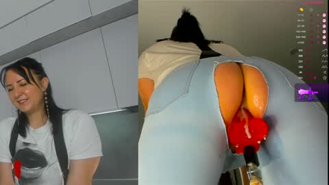 Snapshot of jess_benz chatting on 12/04/24, 05:49  Jessica  online show from 12/04/24, 05:49