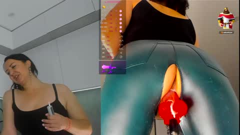 Snapshot of jess_benz chatting on 12/17/24, 06:02  Jessica  online show from 12/17/24, 06:02