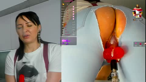 Snapshot of jess_benz chatting on 12/26/24, 05:37  Jessica  online show from 12/26/24, 05:37