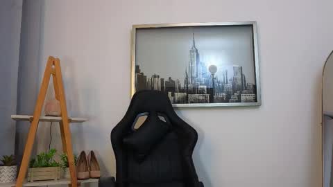 bella  adams online show from 12/01/25, 10:20