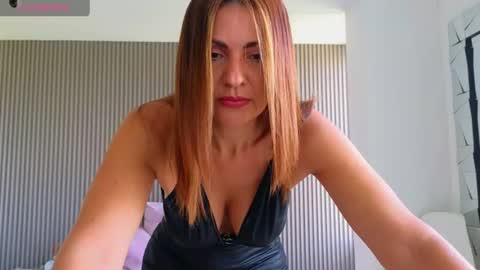 Snapshot of jessey_adams chatting on 06/18/26, 04:22 bella adams online show from 06/18/26, 04:22