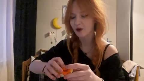 Susie online show from 04/07/26, 03:45