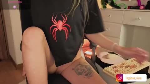 Snapshot of jessica__04 chatting on 11/09/25, 02:21 jessica__04 online show from 11/09/25, 02:21