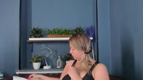 Jessica online show from 11/12/25, 01:33