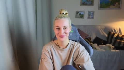 Snapshot of jessica_hanson chatting on 12/04/24, 06:17 Jessy online show from 12/04/24, 06:17