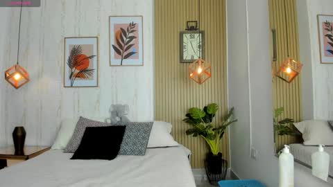 Jessica Pethersson  online show from 12/30/24, 05:34