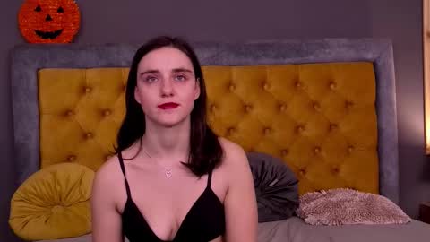 Jessica White online show from 12/01/25, 04:50