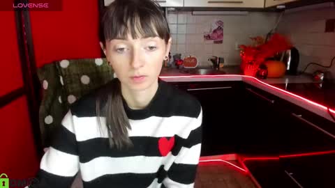 jessicaforris online show from 11/18/25, 07:57