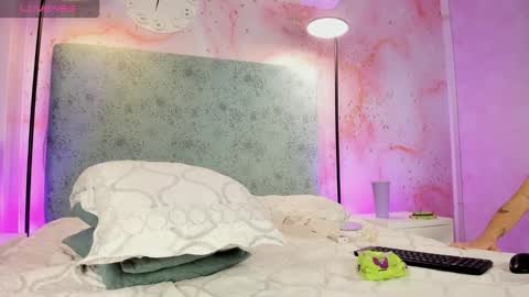 JESSI AND NAOMI online show from 01/15/26, 12:26