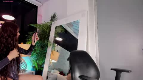 JESSI AND NAOMI online show from 05/05/26, 04:09