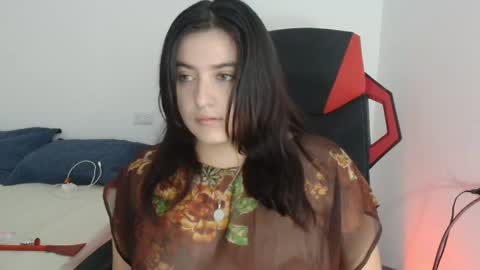 Snapshot of jessicared18 chatting on 09/19/25, 01:56 jessicared18 online show from 09/19/25, 01:56