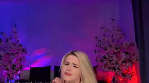 Snapshot of jessiccaburns chatting on 01/22/25, 11:10 Gloria   online show from 01/22/25, 11:10