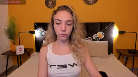 Snapshot of jessie_curlyy chatting on 09/22/25, 01:40 Jessie online show from 09/22/25, 01:40